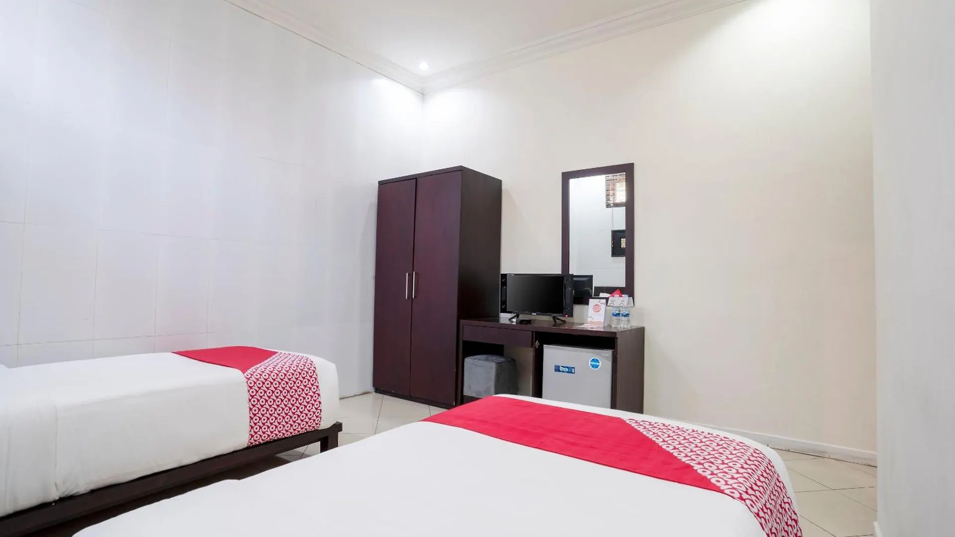 Oyo 482 Anika Guest House Kuta  Hotel